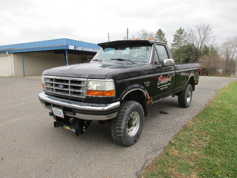 lot 2 image: 1995 Ford F350