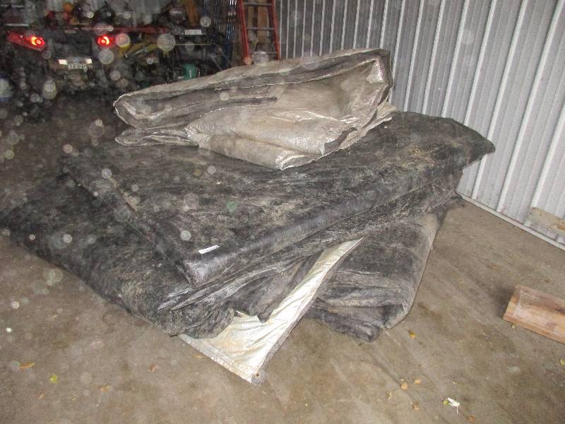 lot 10 image: 7 cement blankets