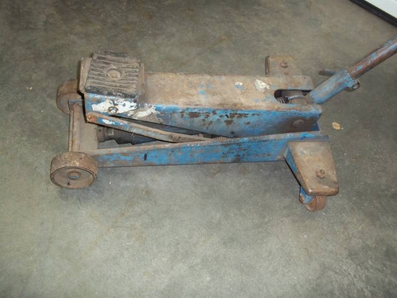 Floor jack, consignor states needs seals