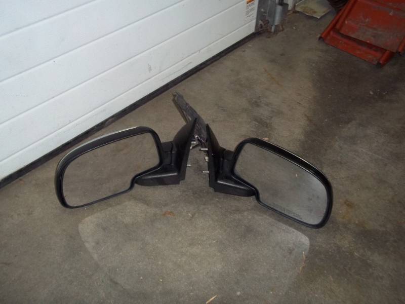 Pair of truck mirrors from a 2000 Chevy Silverado