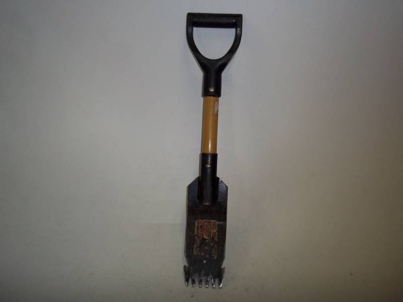 Roofing shovel