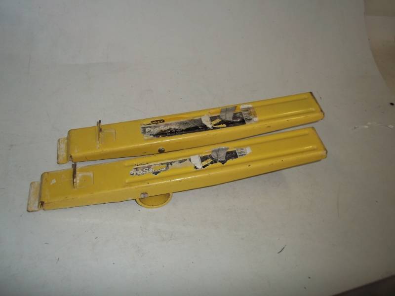 Pair Sheetrock jacks  Drywall Lifter