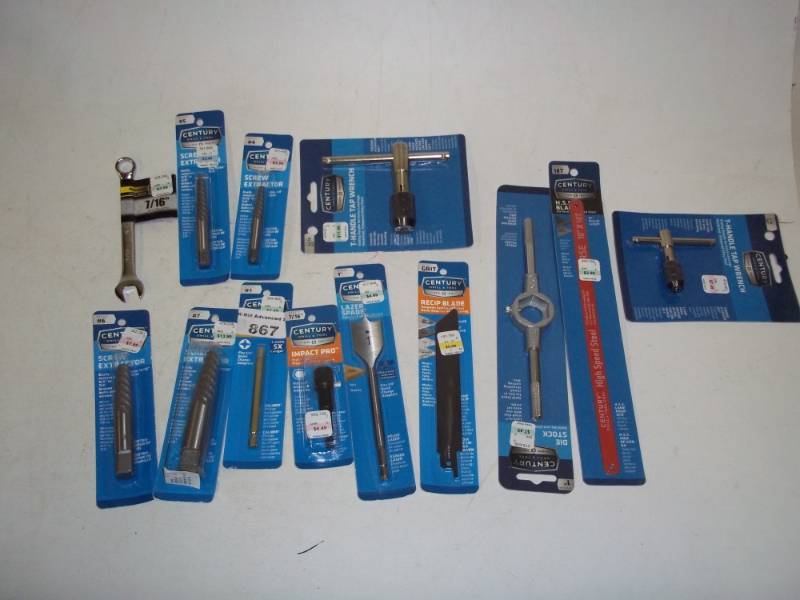 New screw extractors with handles and bits