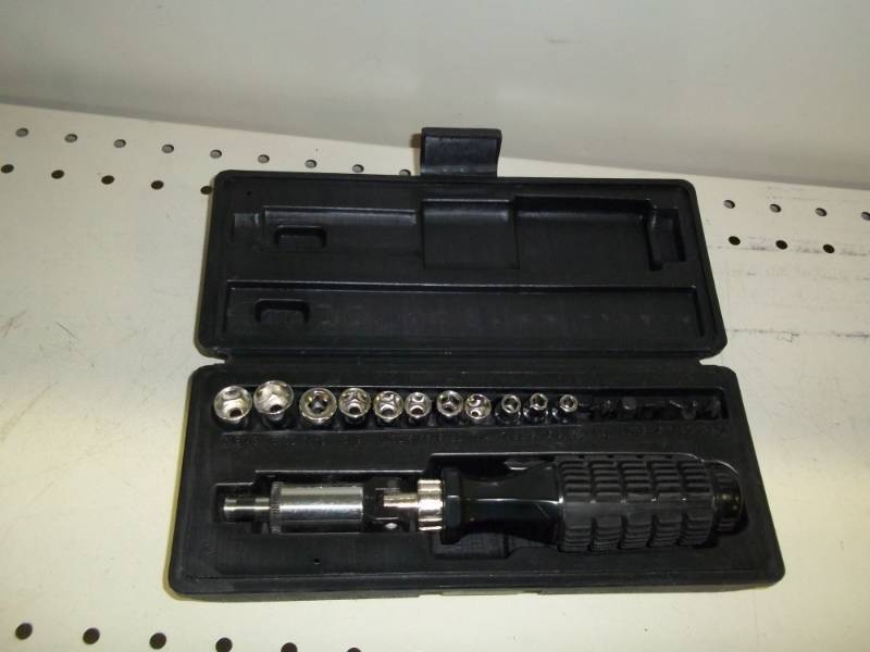 Nut driver with case