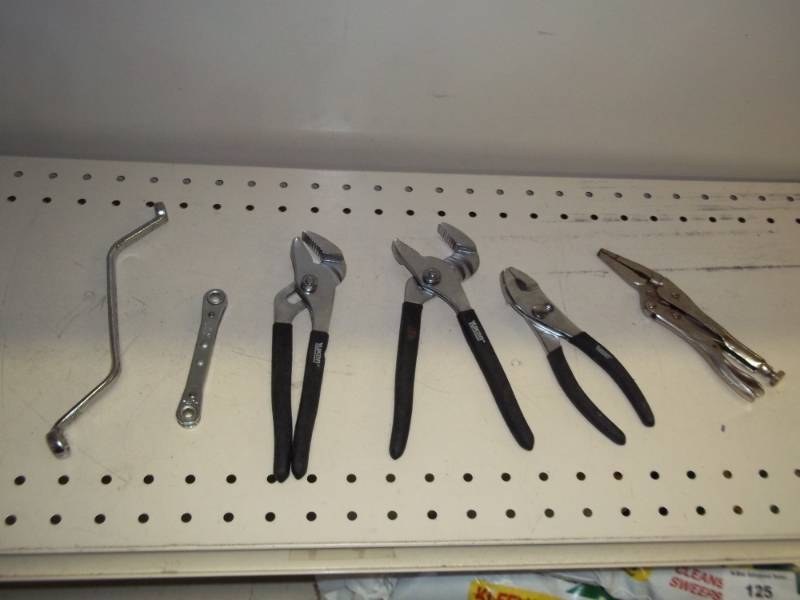 Adjustable pliers with locking pliers