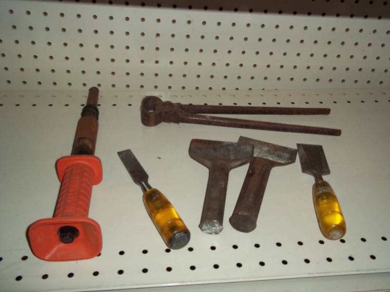 lot of tools with Remington driver, nipper and chisels