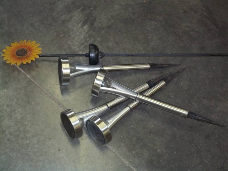 Solar outdoor lights