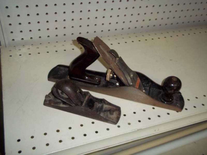 2 vintage planes