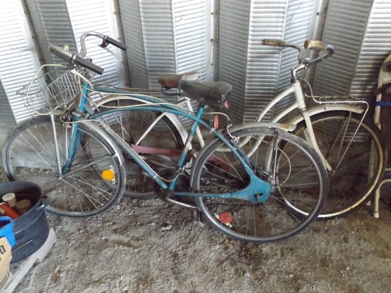 2 Vintage Bikes - Schwinn, Roadmaster