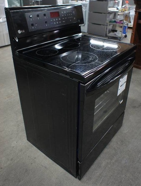 lot 4 image: LG Stove - Model # (LRE3083SB)