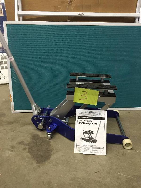 Pittsburg 1500 LB Capacity ATVMotorcycle Lift like new condition