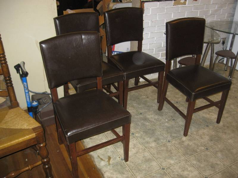 lot 7 image: Lot Of 4 Brown Padded Chairs. Some Wear.