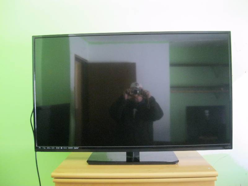 lot 16 image: Vizio Flat Screen 120hz TV. Very Good Condion. 48 Inch.