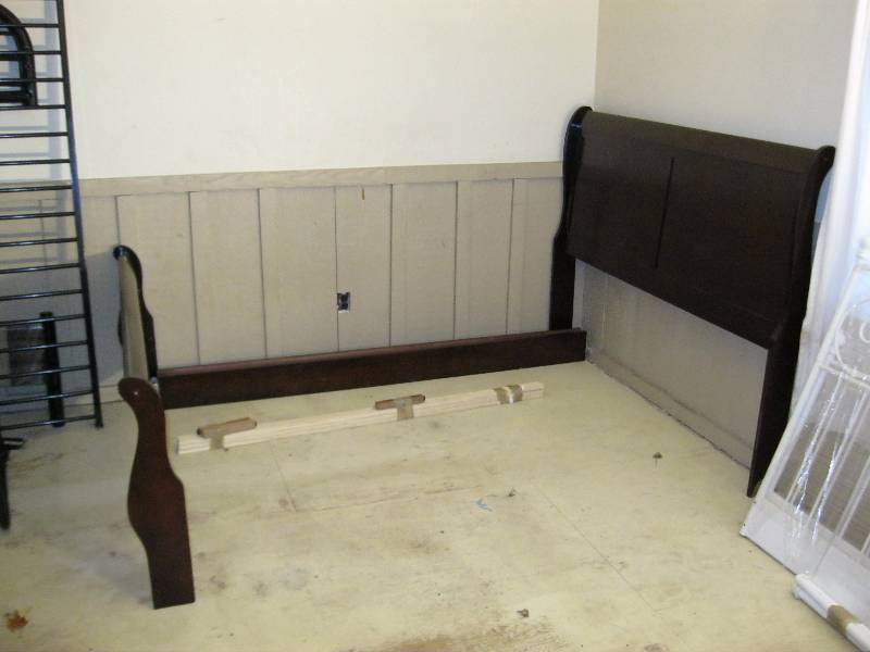 lot 34 image: Queen Size Wood Sleigh Bed. Nice.