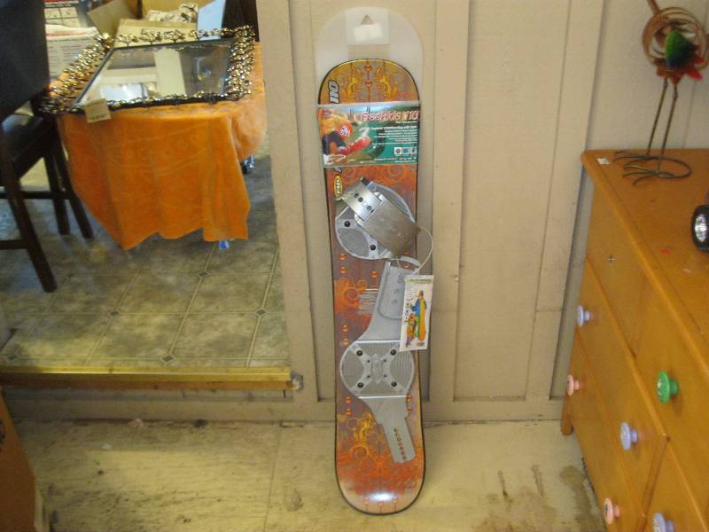 lot 44 image: New Kids Snowboard.