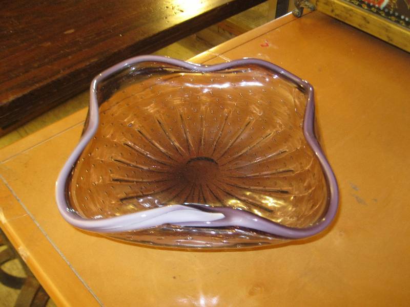 lot 48 image: Purple Glass Art Bowl.