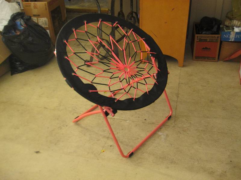 lot 49 image: Folding Bungy Chair.