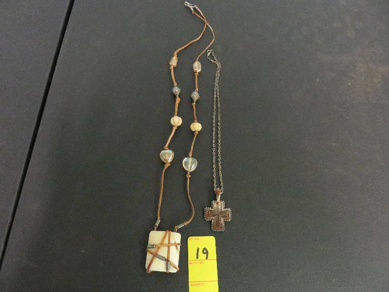 Lot of 2 Necklaces