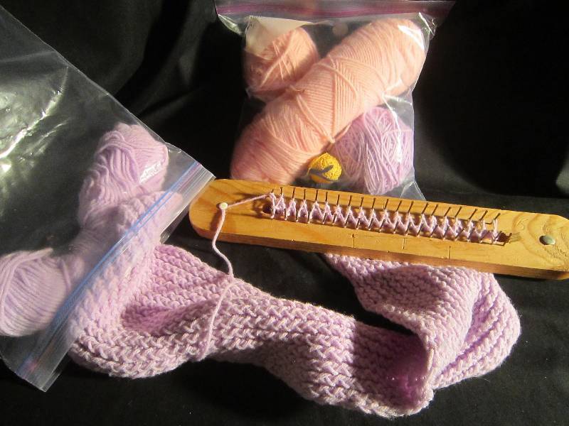 Yarn Scarf Maker & Lot of Yarn