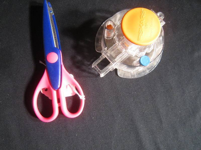 Scrapbooking Design Scissors & Fiskars Circle Cutter
