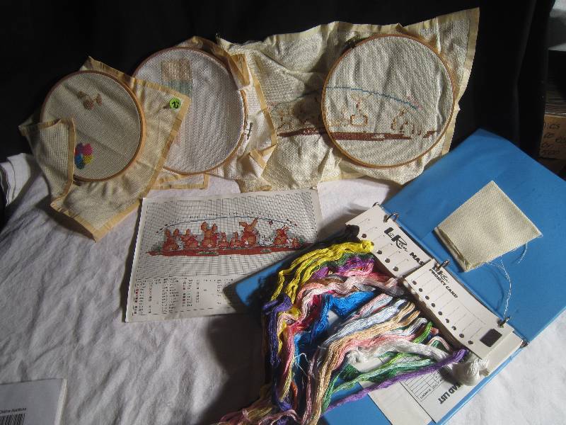 LOT - Cross Stitch 3 Rings, LOT of Thread Oraganized Color Chart
