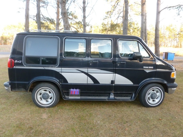 SnS Auctions # 189 Dodge 2500 van