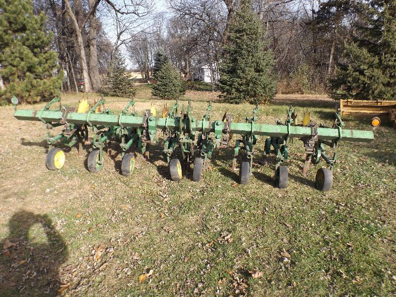 4 Row John Deere CulltivatorDigger