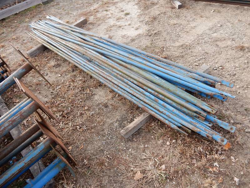 Scaffolding uprights and crosspieces