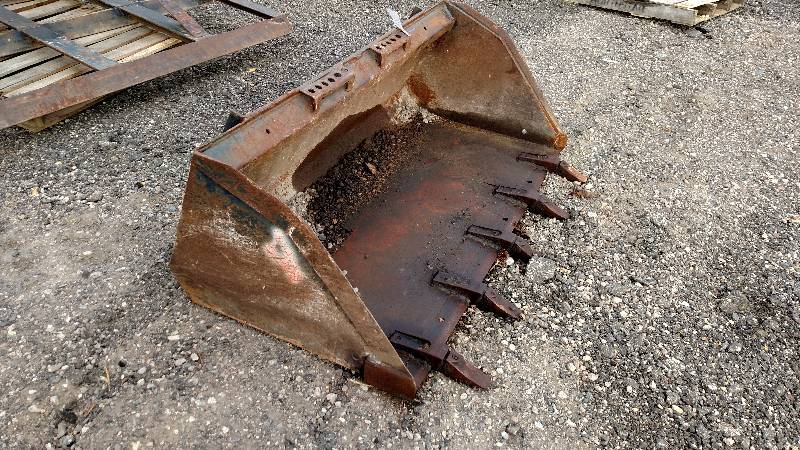 Skid Loader Dirt Bucket, 5 with Te...
