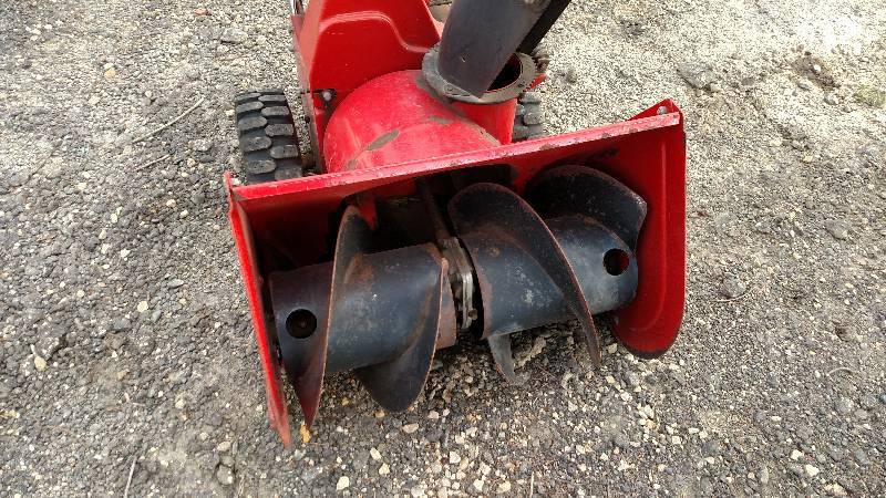 Toro 524 Snow Blower with Electric...