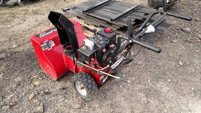 Murray 524 Snow Blower...