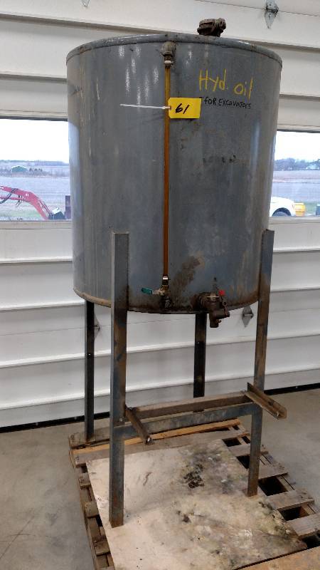 100 Gallon Oil Tank with Valve...