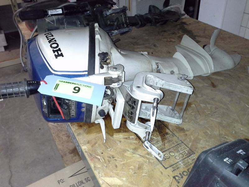 lot 9 image: Honda 75 Outboard Motor