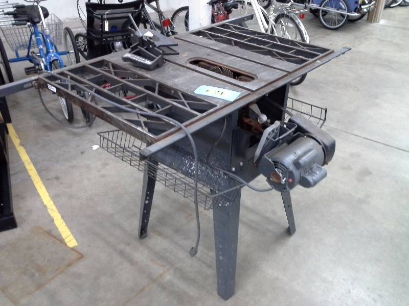 lot 21 image: Craftsman Contractor Series 10 Table Saw