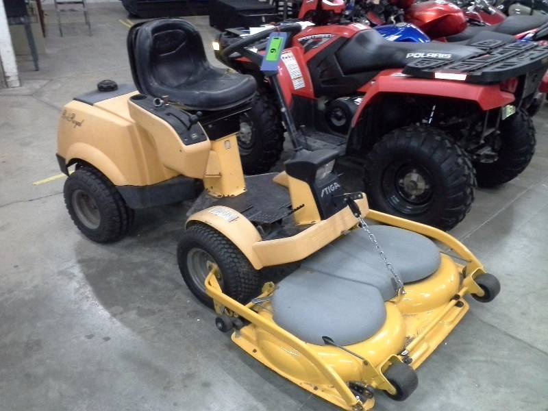 lot 6 image: Stiga Riding Lawn Mower
