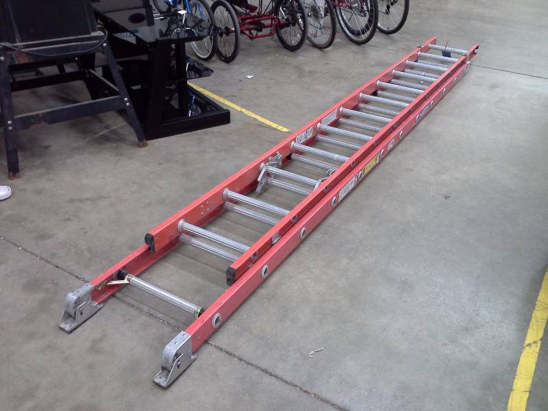 lot 26 image: 24 Werner Fiberglass Ladder