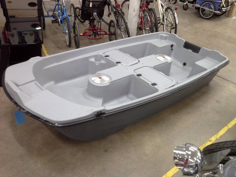 lot 36 image: Sun Dolphin Pro 94 Boat