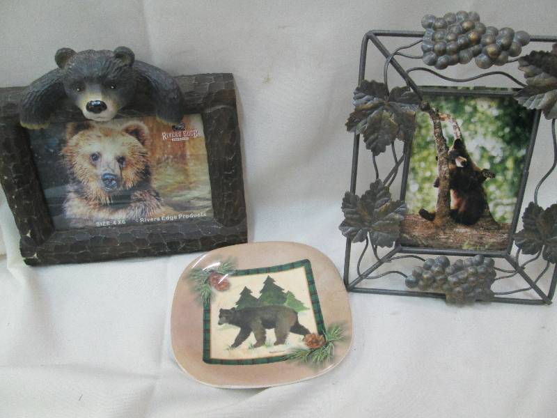 2 bear themed picture frames, 4x6 a...