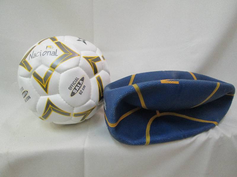 2 sports balls, 62 cm soccer ball, ...