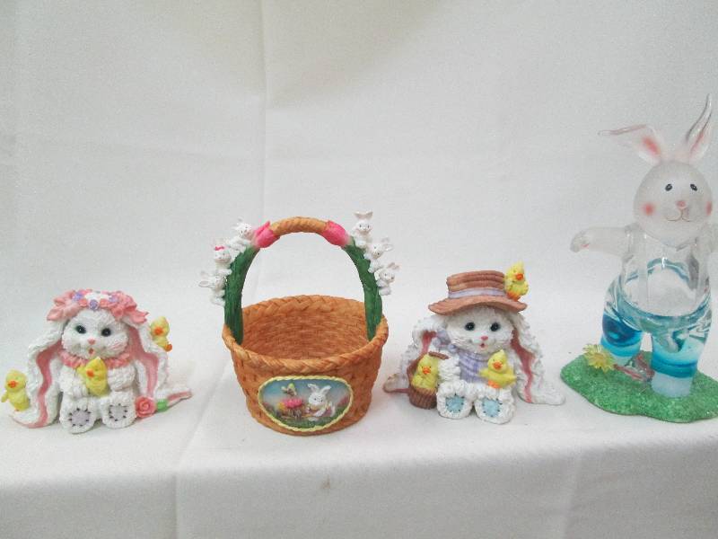 Easter figurines pr of white bunni...