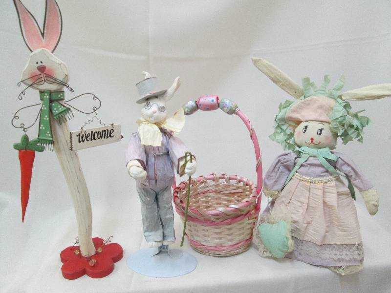 Assorted Easter Decor, 4 pieces...