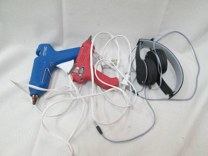 2 glue guns, head phones...