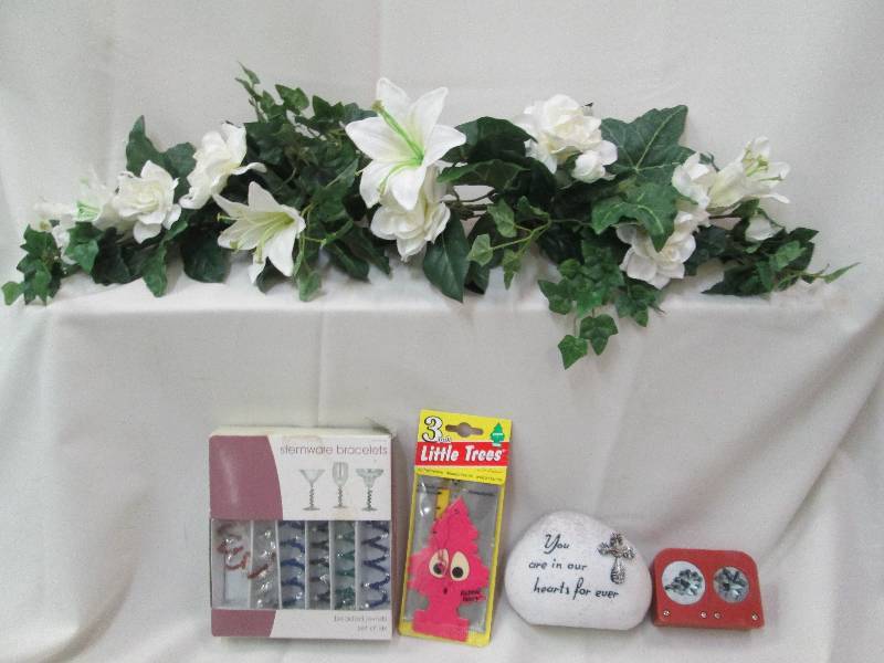 Floral swag, Stemware bracelets, De...