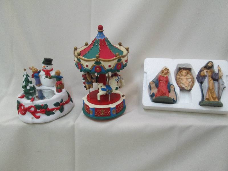 3 Avon collectibles Ice skating sc...