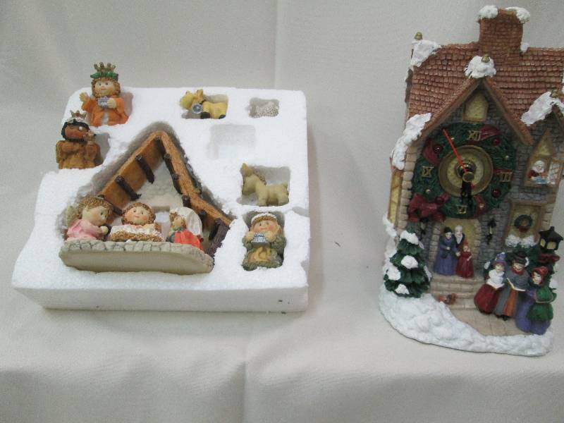 Super cute Nativity set, Avon colle...