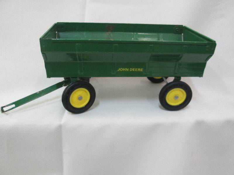 John Deere metal toy grian wagon bo...