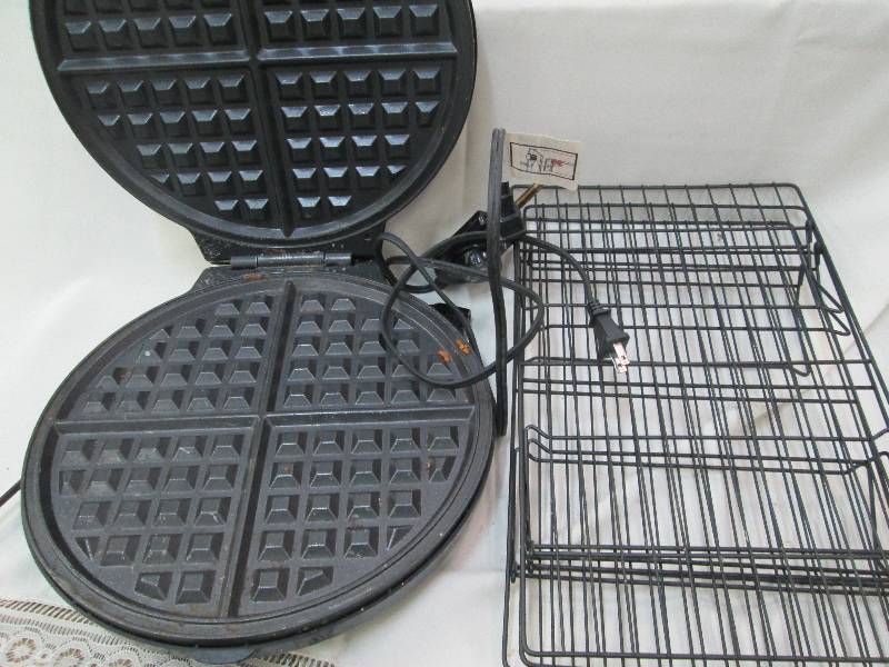 Large Rival waffle iron, 3 black me...