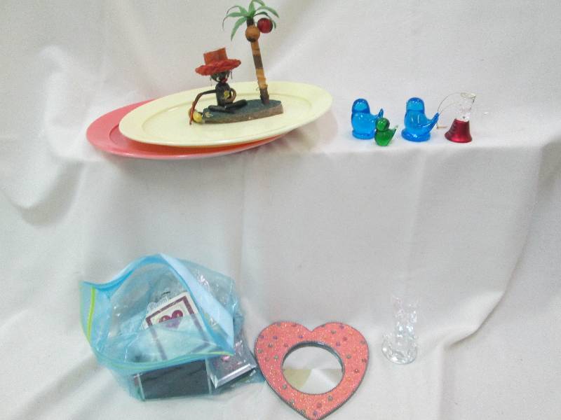 2 kitchen platters, Carribean figur...