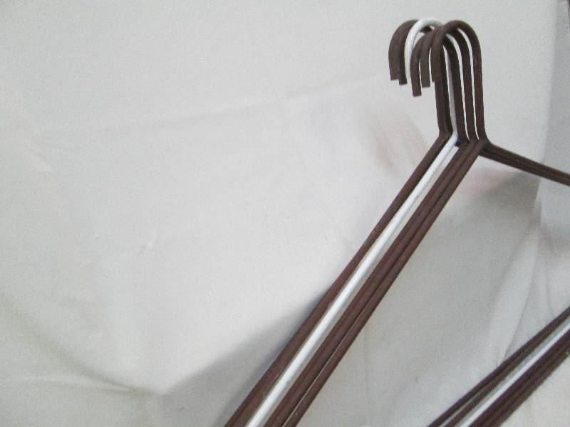 Quilt hangers