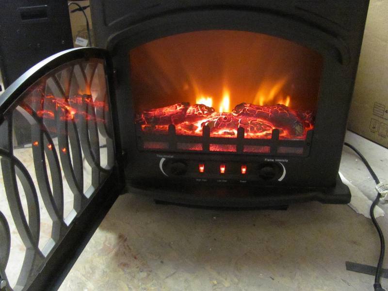 lot 5 image: Electric Portable Heaters